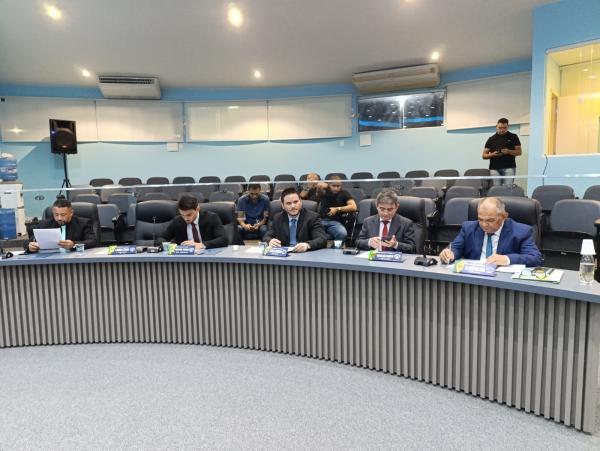  C&acirc;mara Municipal de Floriano realiza duas sess&otilde;es ordin&aacute;rias consecutivas(Imagem:FlorianoNews)