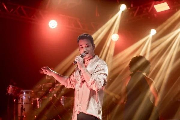 Daniel Uxoa cantou m&uacute;sicas autorais e de outros artistas famosos.(Imagem:Ol&iacute;mpio Bisneto)