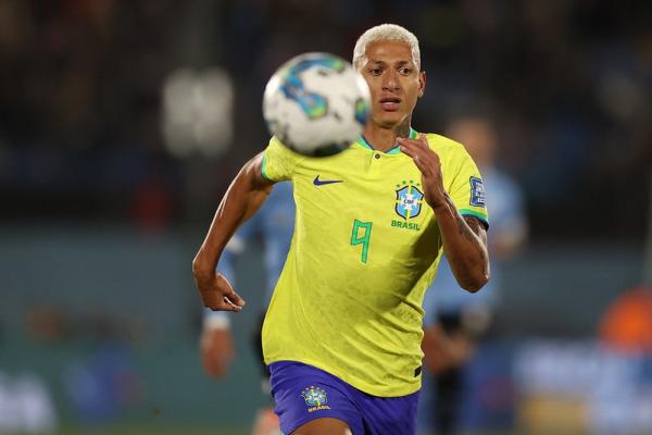 Richarlison lamenta falta de tempo para absorver estilo de Diniz: "Vai demorar um pouquinho ainda"