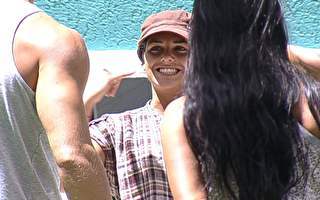 Noemí se despede, emociona brothers e deixa casa