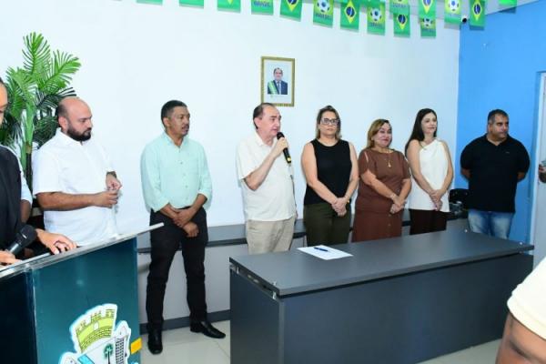 Assinadas ordens de servi&ccedil;os para obras nas &aacute;reas da Educa&ccedil;&atilde;o e Infraestrutura em Floriano.(Imagem:Secom)