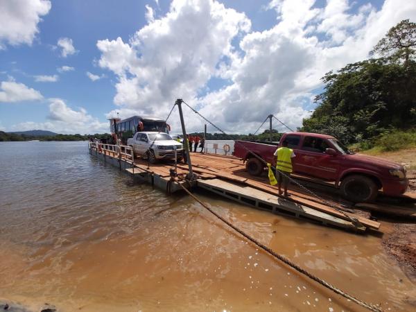 Percurso entre Georgetown e Bonfim inclui viagem de balsa para travessia do rio Esquibo (Imagem:Robson Moreira/Rede Amaz&ocirc;nica Roraima)