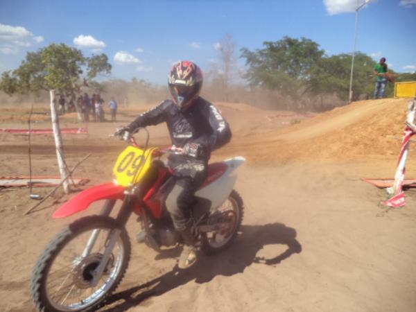 Velocidade e muita adrenalina no 2&deg; Motocross de Nazar&eacute; do Piau&iacute;.(Imagem:FlorianoNews)