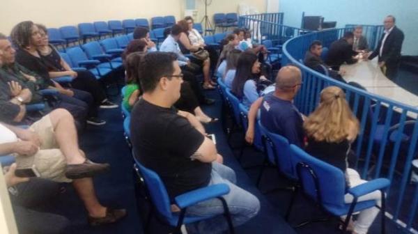 Corpo do professor Lu&iacute;s Paulo foi velado na C&acirc;mara de Floriano.(Imagem:FlorianoNews)