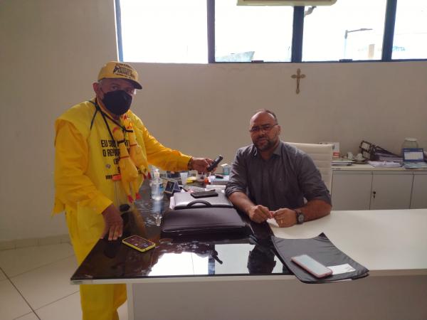 Joab Curvina com o rep&oacute;rter Amarelinho(Imagem:FlorianoNews)