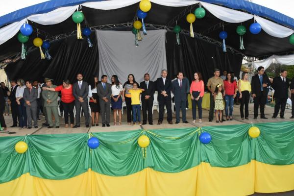 Cerca de 25 mil pessoas participam do desfile da Independência em Floriano(Imagem:Força Tatica)