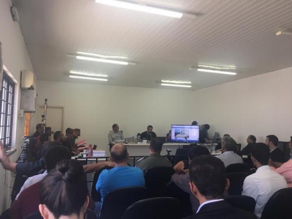Ap&oacute;s a suspens&atilde;o do julgamento do ex-deputado Hidelbrando Pascoal foi mantido o de Raimundo Oliveira.(Imagem:Maria Romero/G1)