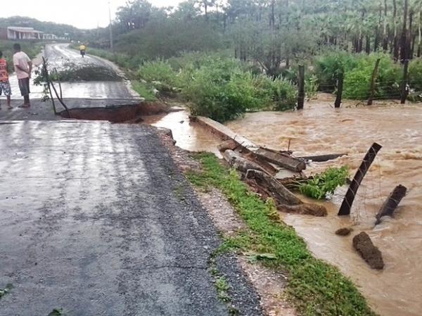 Após temporal, PI-461 tem risco de rompimento e cidades ficam em alerta