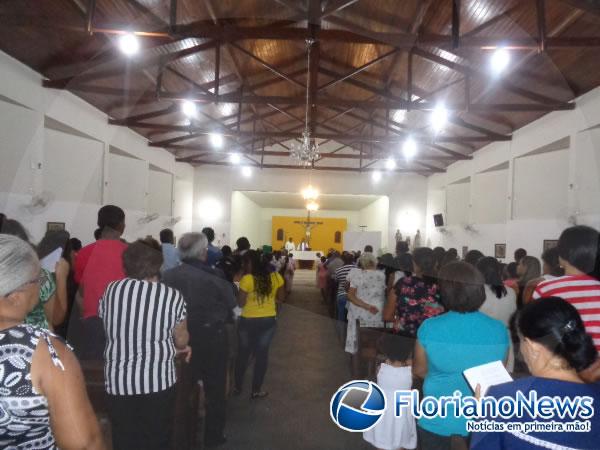 Amigos e familiares lotam igreja em missa de 7&ordm; dia de irm&atilde;os assassinados.(Imagem:FlorianoNews)