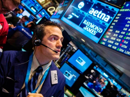 Bolsa sobe 5% e dólar cai 2,59% após resultado do 1º turno