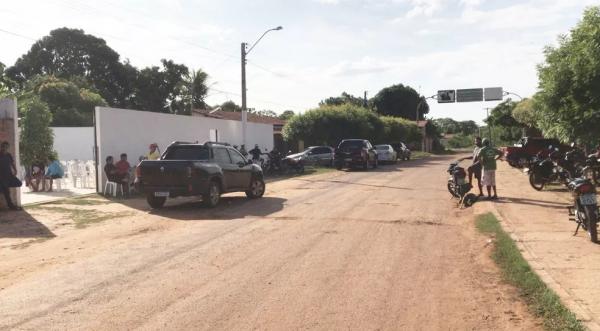 Suspeito de matar prefeito de Madeiro é primo da vítima e fugiu após o crime, diz delegado