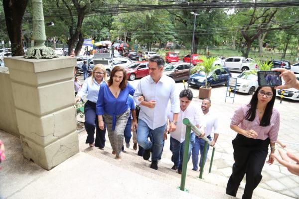  Ciro percorre ruas do Centro, tem contato com populares e almo&ccedil;a no Restaurante Popular(Imagem:Divulga&ccedil;&atilde;o)