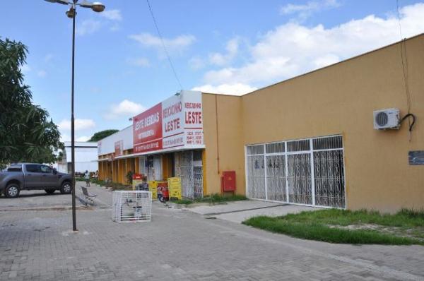 Joel Rodrigues visita o complexo comercial do Mercado do Cruzeiro