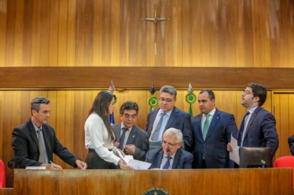 Deputados aprovam proposta de emenda sobre cartório de imóveis