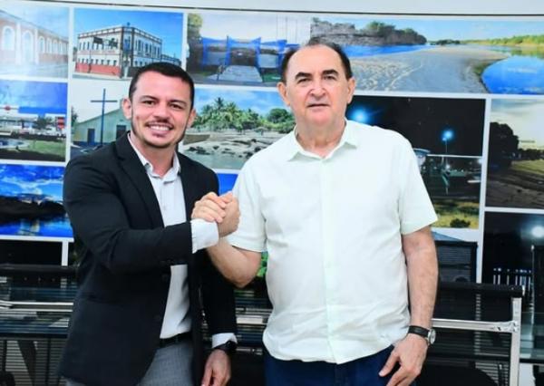 Prefeito Antônio Reis anuncia Léo Carlos como novo secretário de Comunicação de Floriano