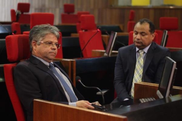 Deputados reclamam a regularização da entrega de medicamentos excepcionais