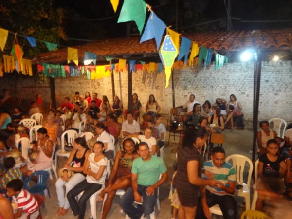 Muita anima&ccedil;&atilde;o no Arrai&aacute; da Escola da M&ocirc;nica.(Imagem: FlorianoNews)