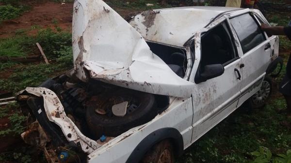 Ve&iacute;culo ficou completamente destru&iacute;do ap&oacute;s acidente na BR-407, em Picos, no Piau&iacute; (Imagem:Portal Grande Picos)