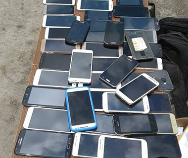 PM apreende mais de 100 celulares na Praça da Bandeira