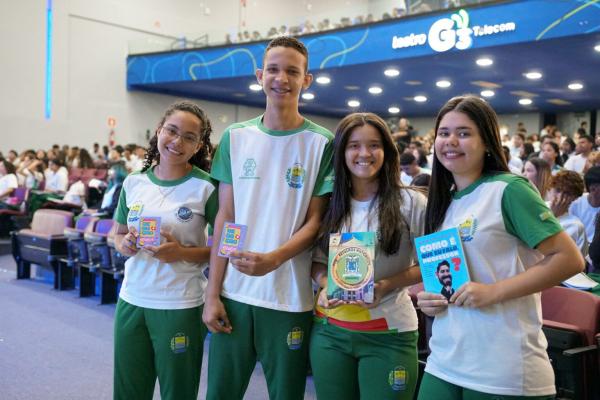 Estudantes da rede estadual revisam conteúdo para Enem e Saeb com jogos e desafios gamificados