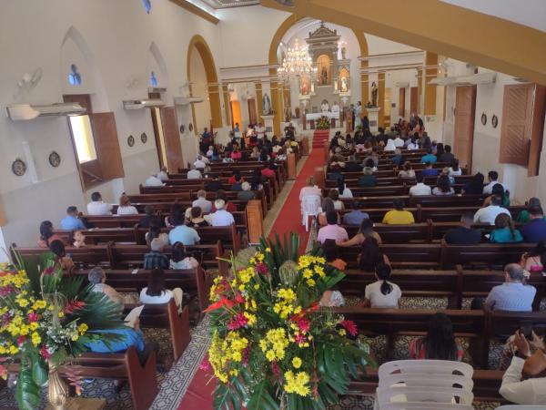 Hasteamento das bandeiras e missa em a&ccedil;&atilde;o de gra&ccedil;as celebram os 127 anos de Floriano.(Imagem:FlorianoNews)