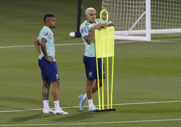Pedro e Gabriel Jesus em treinamento do Brasil, sele&ccedil;&atilde;o brasileira.(Imagem: REUTERS/Amanda Perobelli)