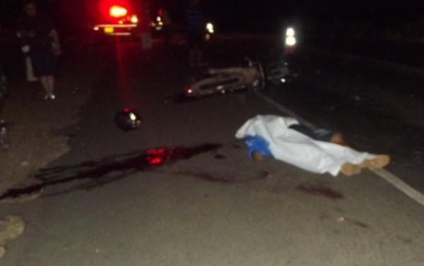 Acidente entre moto e ca&ccedil;amba deixa uma pessoa morta em Floriano.(Imagem:Reprodu&ccedil;&atilde;o/jc24horas)