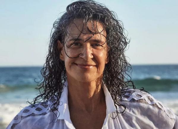Um dos melhores álbuns de Simone, Da gente ganha edição em CD três meses após o lançamento da edição digital que chegou aos aplicativos de música em 18 de março. No mercado fonogr(Imagem:Reprodução)