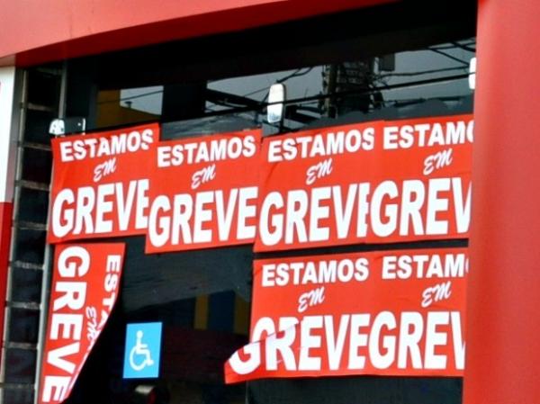 Após 21 dias, bancários encerram greve e voltam a trabalhar nesta terça (27)
