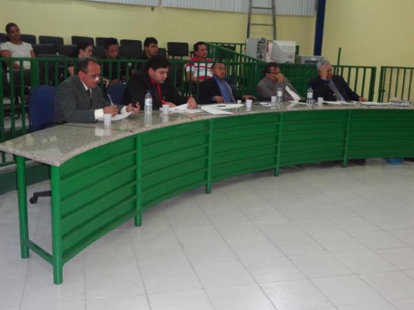 Vereadores Flavio Henrique (PTB), Andr&eacute; Melo (PT), Carl&atilde;o (PTB), Carlos Ant&ocirc;nio (PRTB) e Jos&eacute; Le&atilde;o (PSD).(Imagem:FlorianoNews)