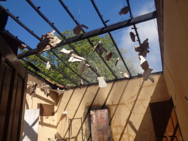 Resid&ecirc;ncia em Floriano fica destru&iacute;da ap&oacute;s inc&ecirc;ndio. (Imagem:FlorianoNews)