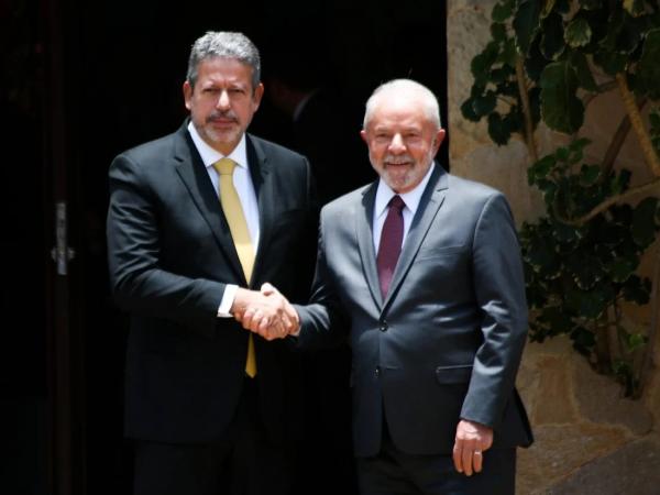 Lula se reúne com Arthur Lira para discutir a PEC da Transição