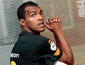 Com estiramento, Richarlyson ficará três semanas longe dos gramados