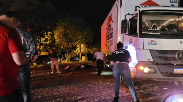 Universitário de 23 anos morrem ao colidir moto em caminhão em Picos
