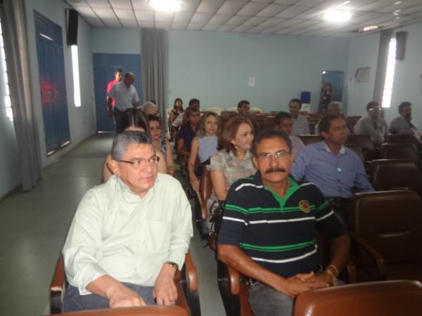 Associa&ccedil;&atilde;o Comercial se re&uacute;ne em Caf&eacute; Empresarial.(Imagem: FlorianoNews)