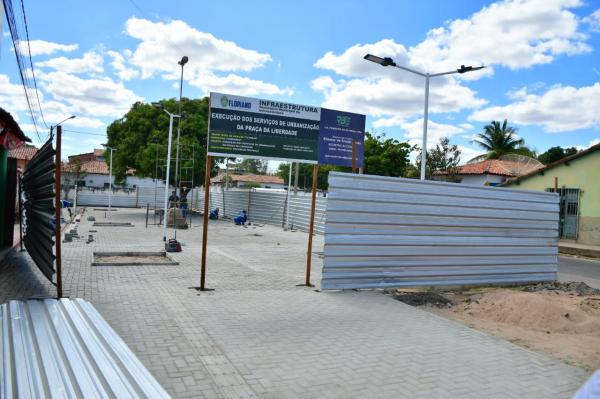 Vereadores de Floriano acompanham visita a obras em andamento na cidade.(Imagem:CMF)