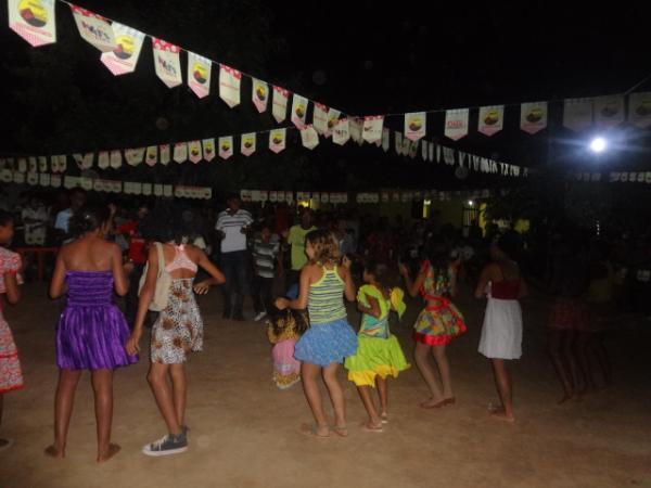 Rep&oacute;rter Amarelinho realizou festival de quadrilhas na localidade Morrinhos.(Imagem:FlorianoNews)