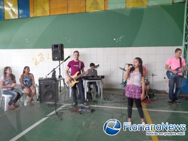 M&uacute;sica e descontra&ccedil;&atilde;o marcam Festival de Par&oacute;dias da Escola Pequeno pr&iacute;ncipe.(Imagem:FlorianoNews)