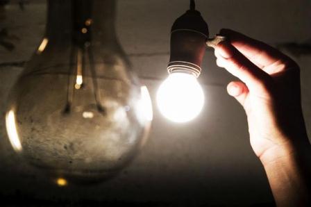 Pesquisa: 87% das pessoas acham conta de luz cara no país