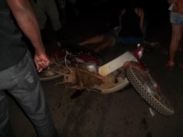 Acidente de moto deixa uma mulher morta e outra ferida em Oeiras