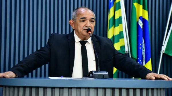 Salomão Holanda volta a pedir manutenção de poços em escolas e estudo do trânsito de Floriano