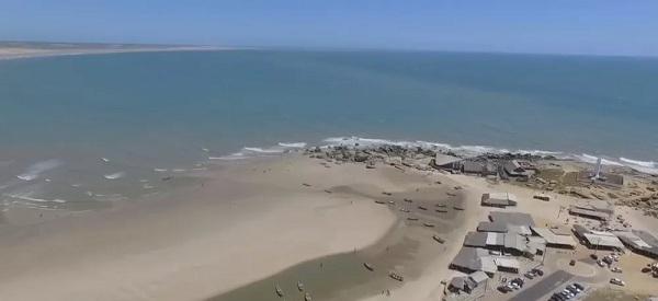  Moradores e comerciantes da praia Pedra do Sal no PI sofrem h&aacute; 8 anos com abastecimento irregular de &aacute;gua.(Imagem:Reprodu&ccedil;&atilde;o )