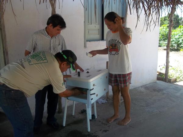 Secret&aacute;rio participa de encerramento de curso sobre cria&ccedil;&atilde;o de galinhas.(Imagem:Assessoria de Imprensa)