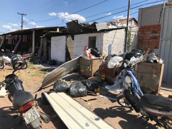 Forte ventania causou danos ao Armaz&eacute;m Para&iacute;ba de Floriano.(Imagem:FlorianoNews)