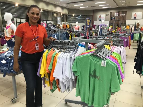 Jaqueline Santos, chefe do setor de confec&ccedil;&otilde;es.(Imagem:FlorianoNews)