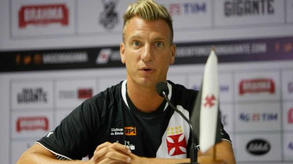 Maxi López oficializa rescisão e entra na Justiça contra o Vasco