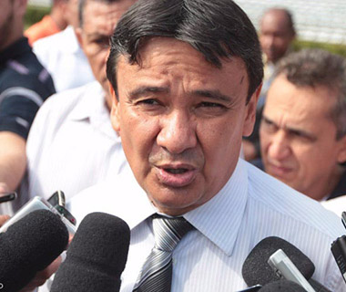 "Não é porque não quero, é pela lei", diz Wellington sobre os professores