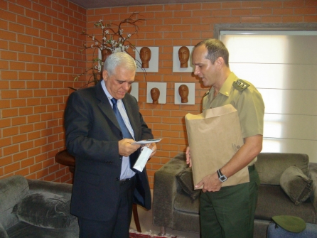 Assembleia homenageia Exército e fecha parceria para divulgação do trabalho