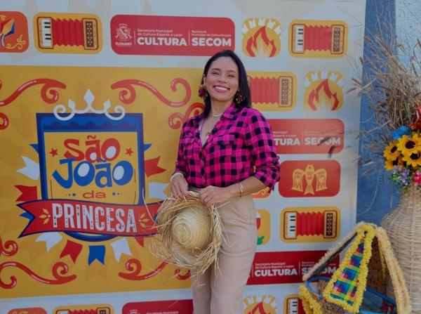 Anízia Carvalho reforça importância das quadrilhas e grupos folclóricos no São João de Floriano