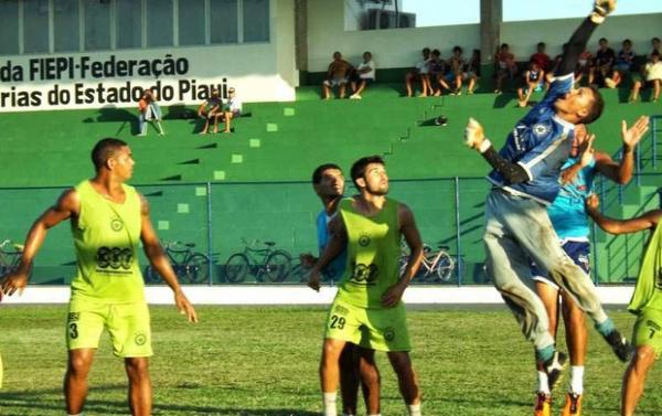 À espera de Neílson e Ranielson, Parnahyba procura novo zagueiro